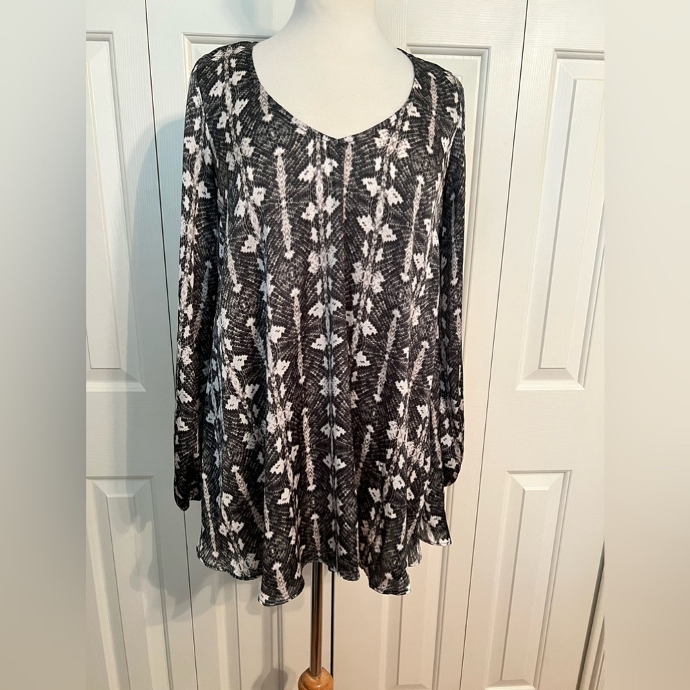 Gray Bell Sleeve Tunic - Picture 6 of 9
